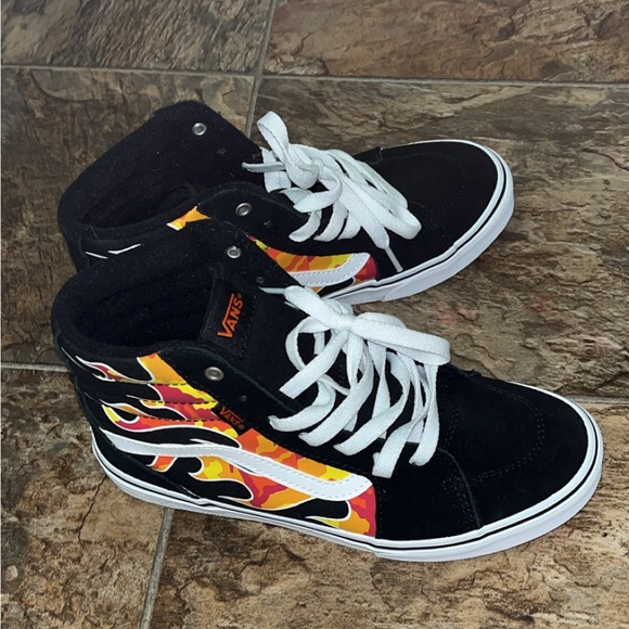 NWOT Vans Black With Red And Orange Flames High-Tops - Picture 2 of 6
